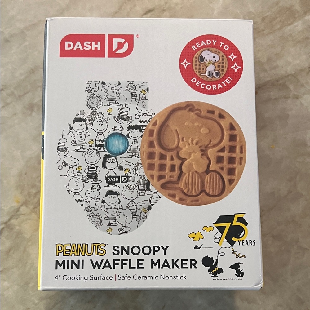 Dash Snoopy Mini Waffle Maker